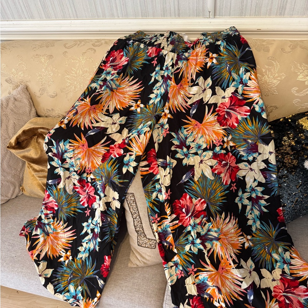 Floral Wide Leg Pants - Picture 6 of 9